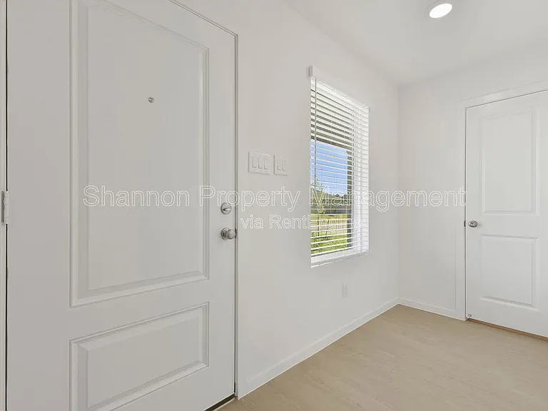 253 Douglas Hills Dr — Photo 5