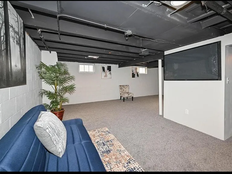 236 N 61st St — Photo 10