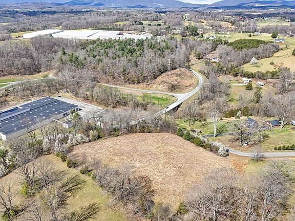 3rd image of 1 Springhouse Ln