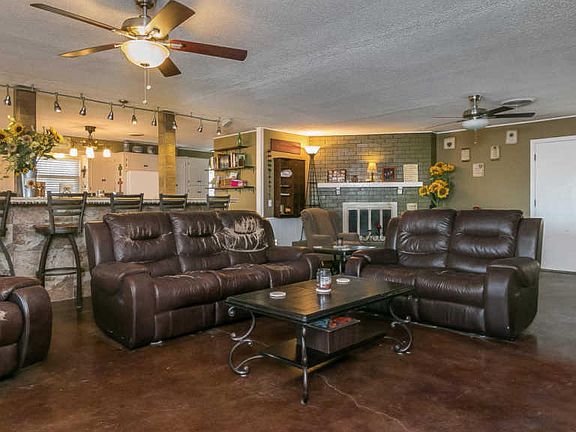 5th image of 1201 Hillcrest Dr