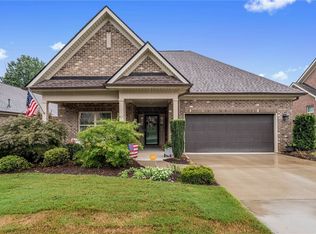 27 Layken Ln, Simpsonville, SC 29680