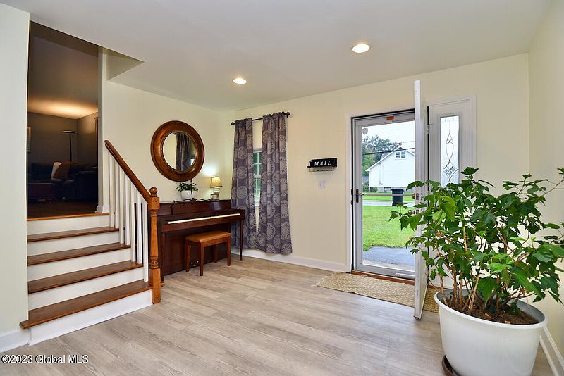2nd image of 2048 Helderberg Avenue