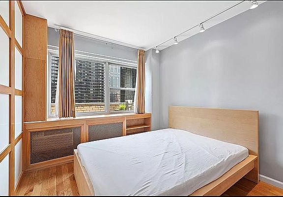 3rd image of 333 E 46th St #19D