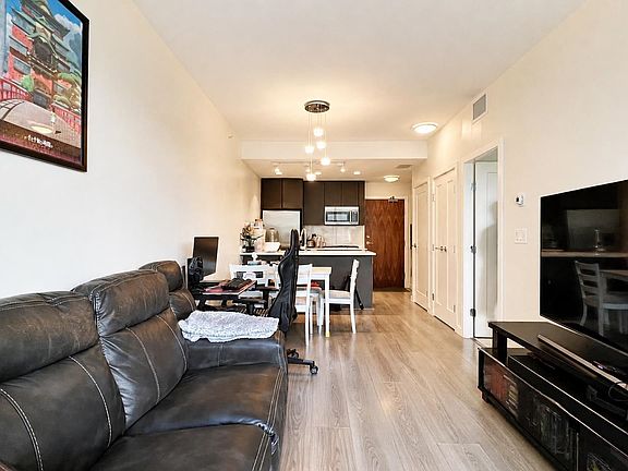 4th image of 3333 Sexsmith Rd #703