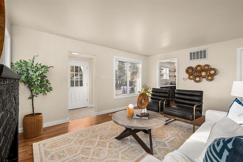 5th image of 6019 S Pine Street