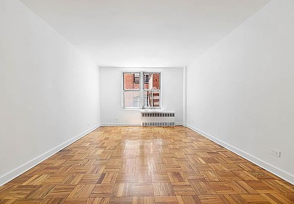 3rd image of 200 E 17th St APT 1g