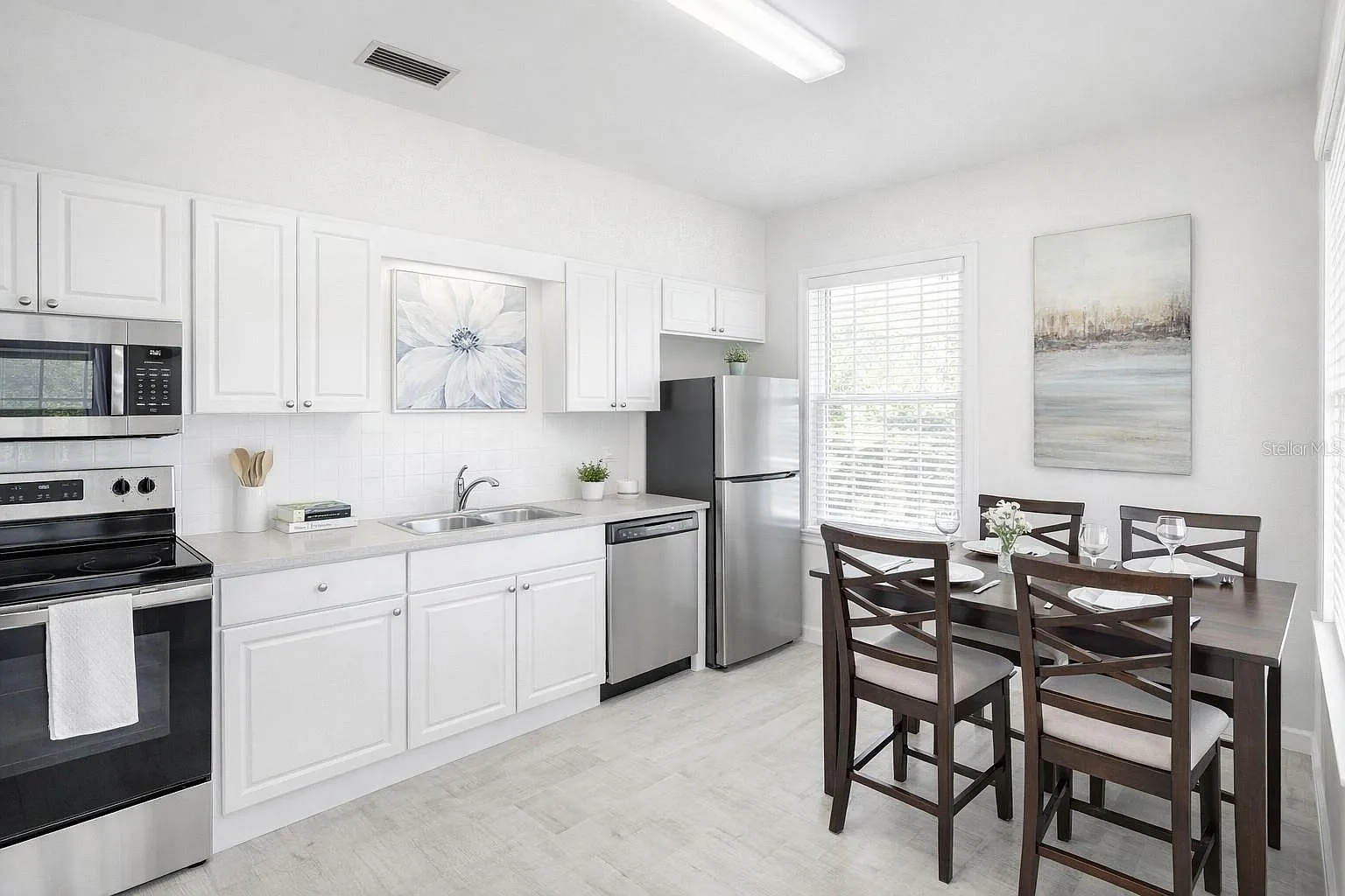 1 bed, 1.0 bath, 2990 sqft, $2,500 — Photo 2