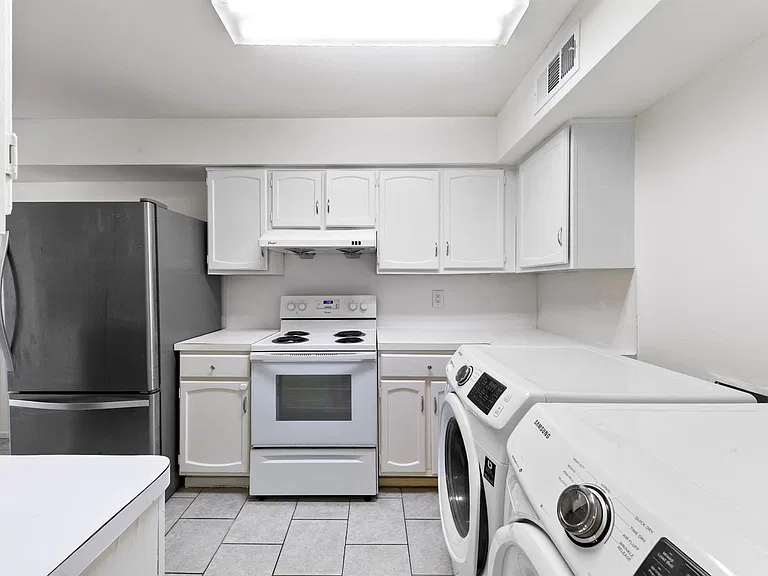 361 N Post Oak Ln #231 — Photo 12