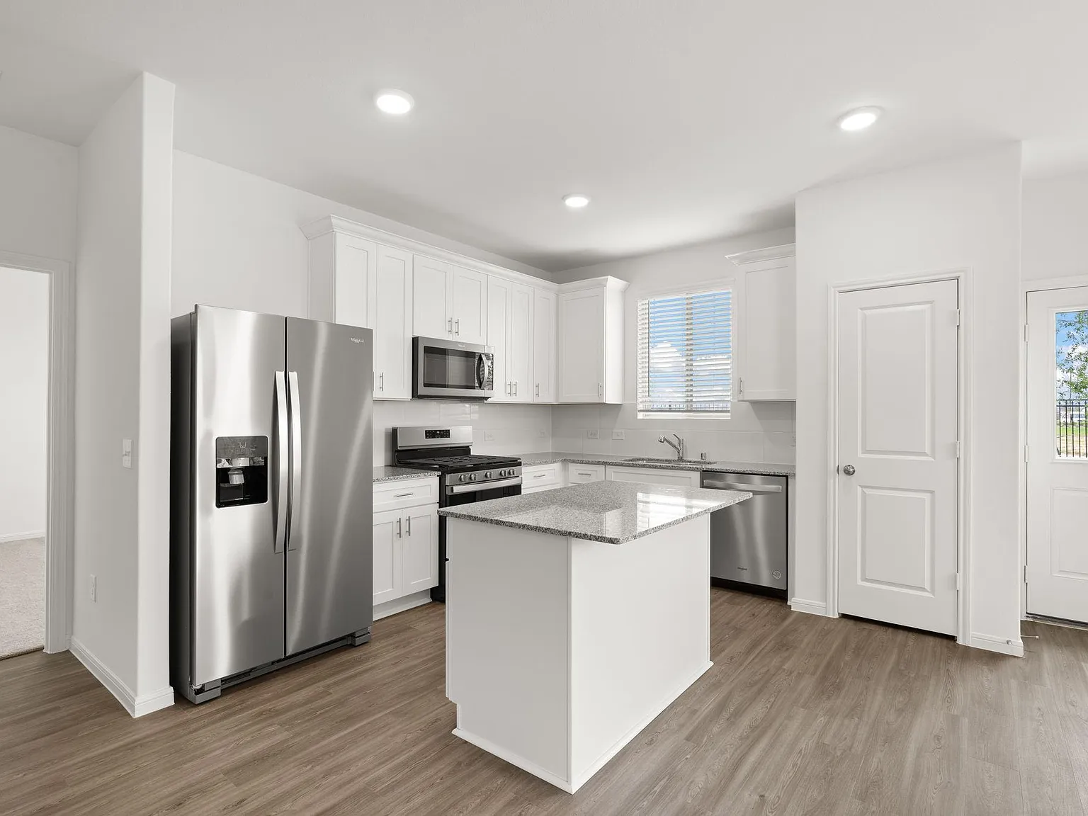 4 bed, 2.5 bath, 2428 sqft, $2,950 — Photo 2
