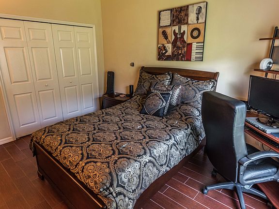 4th image of 220 Bluestone Pl
