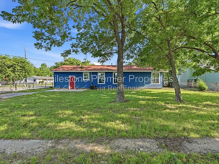 718 W Belden St — Photo 23