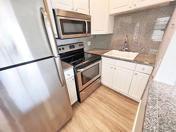 3rd image of 631 NE 10th Ave APT 1