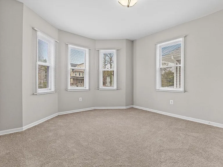 2510 Roslyn Ave — Photo 20