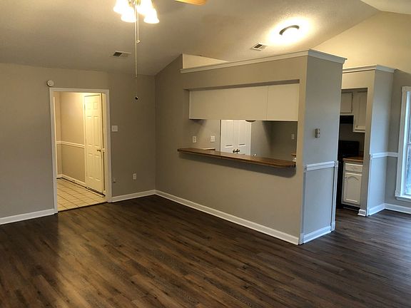 4th image of 3615 Lakehurst Dr