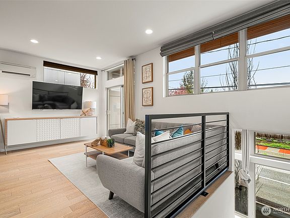 4th image of 4140 Delridge Way SW