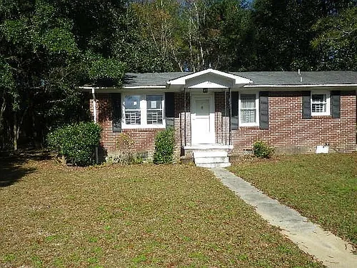 106 Roberts St Photo 1