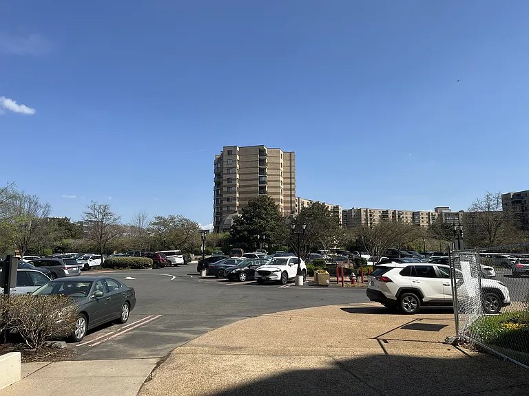 8370 Greensboro Dr #216 — Photo 31
