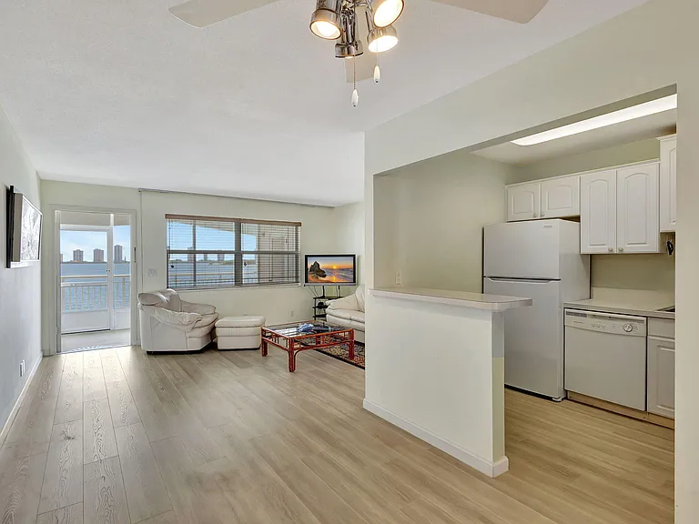 100 Shore Ct #210 — Photo 15