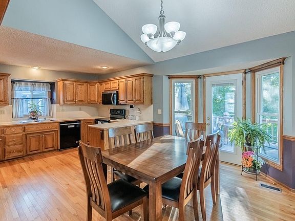 4th image of 2520 N 109th Ter