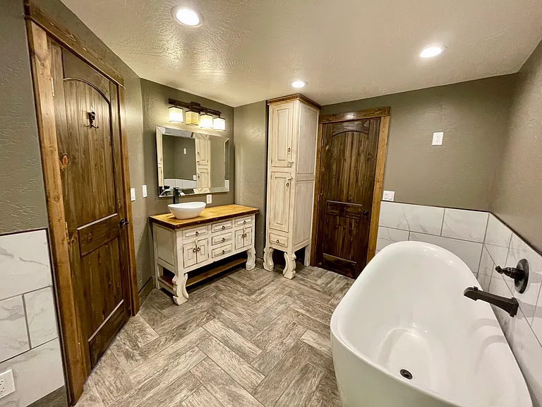 Master bath 1