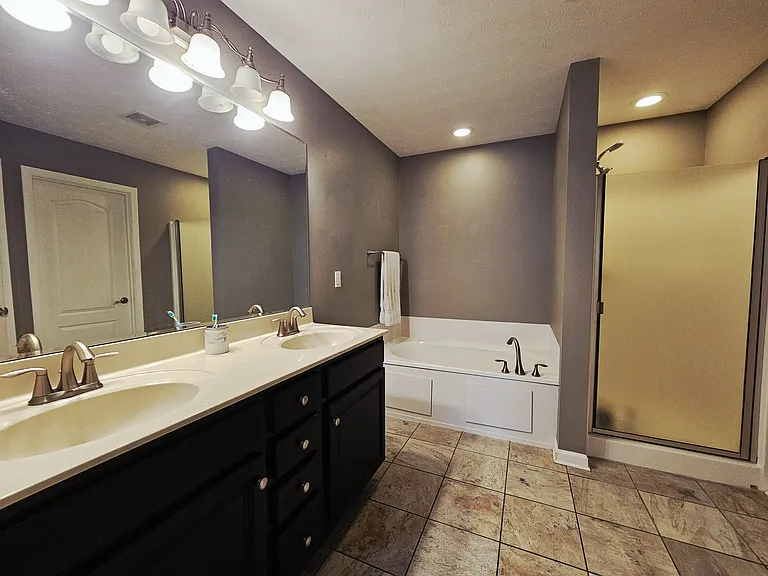 12315 Amber Woods Ct — Photo 12