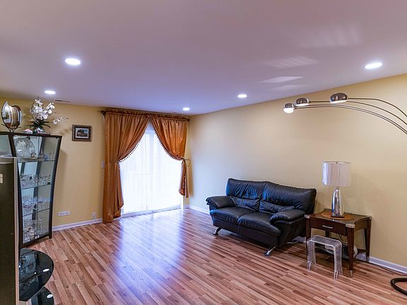 5th image of 1021 Des Plaines Ave APT 508