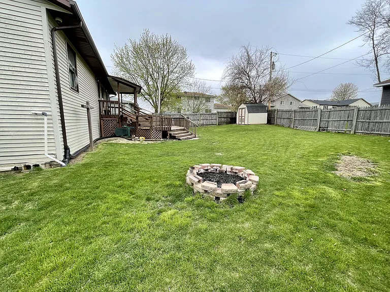 105 Colony Dr — Photo 16
