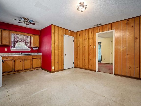 3rd image of 9310 Woodvale Dr
