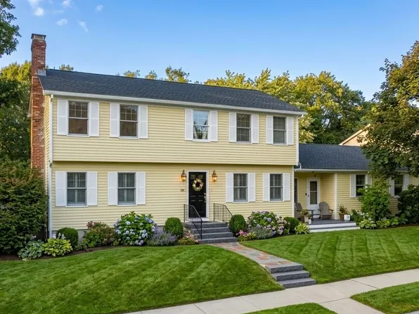 1 Cricket Ln, Worcester, MA 01602