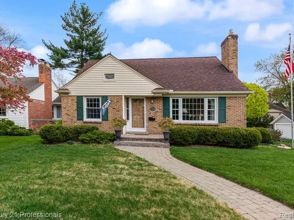 304 Highland Ave, Rochester, MI 48307