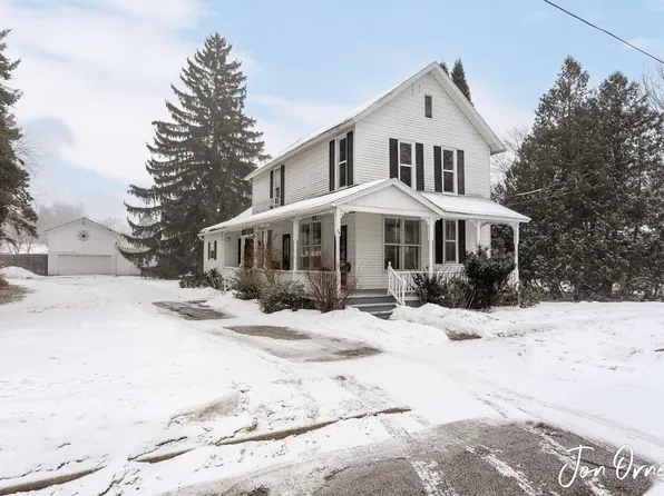 74 Madison St, Coopersville, MI 49404