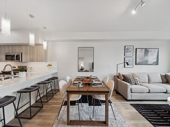 4th image of 2715 Sunset Ln NE #422