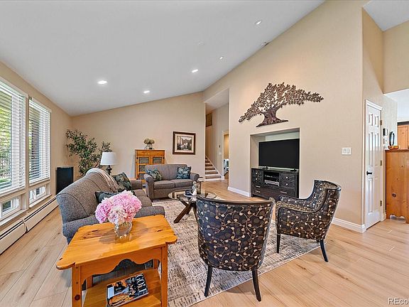 4th image of 930 Reed Court