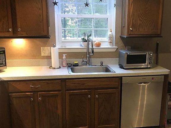 5th image of 328 Anemone St