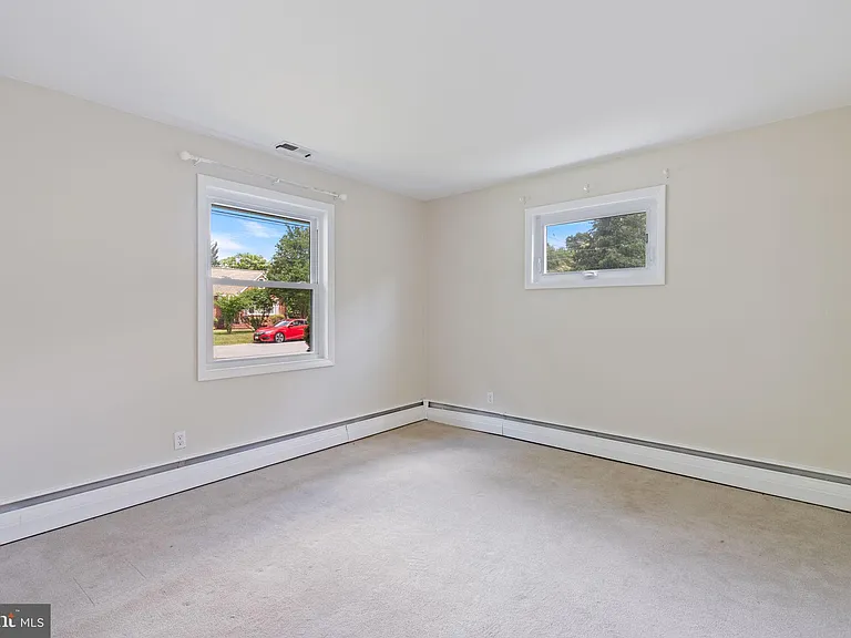 8005 Woodholme Cir — Photo 13