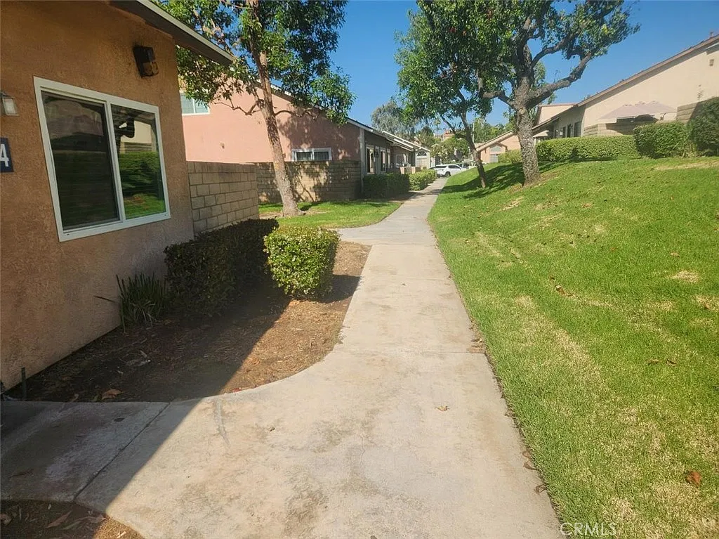 3 bed, 2.5 bath, 1100 sqft, $2,900 — Photo 4
