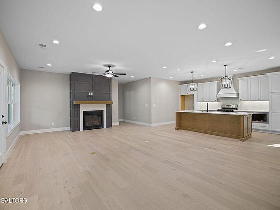2nd image of 7624 Drakewood Ln
