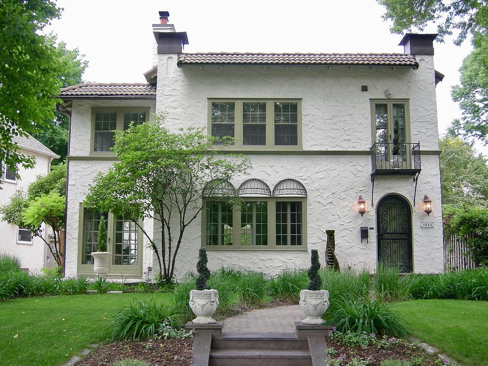 Charming Pkwy home Mpls.