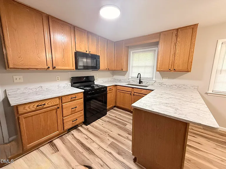 2705 Glascock St — Photo 2