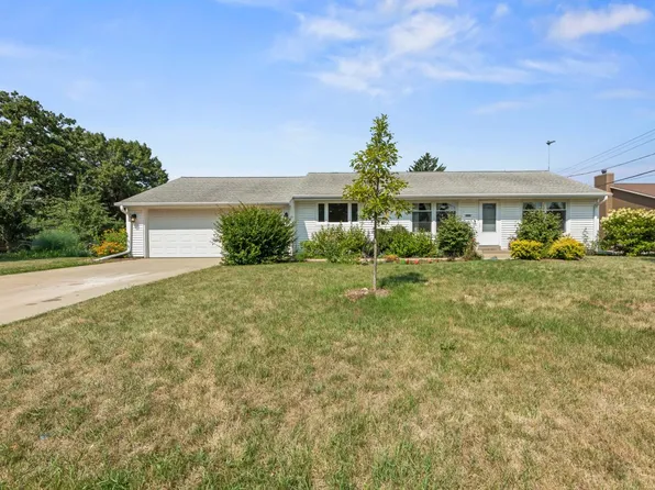 1859 East DRIVE, East Troy, WI 53120