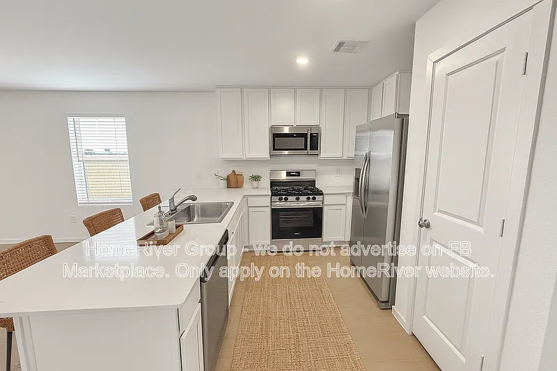 4 bed, 2.5 bath, 1891 sqft, $2,195 — Photo 3