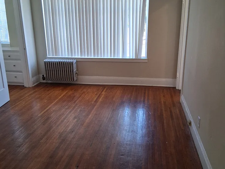 Claremont Towers Apartments — Photo 32