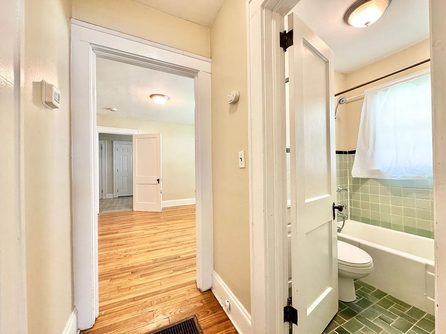 1 BR Apartment w/ Lawn Service Included — Photo 4