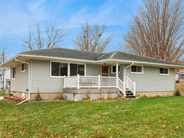 205 E Washington St, Norway, IA 52318