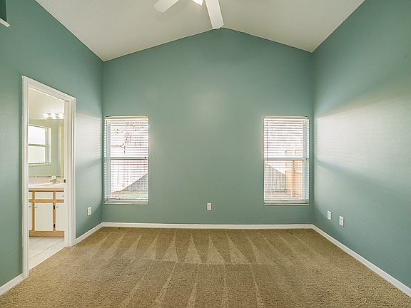 4th image of 1388 Hendren Dr