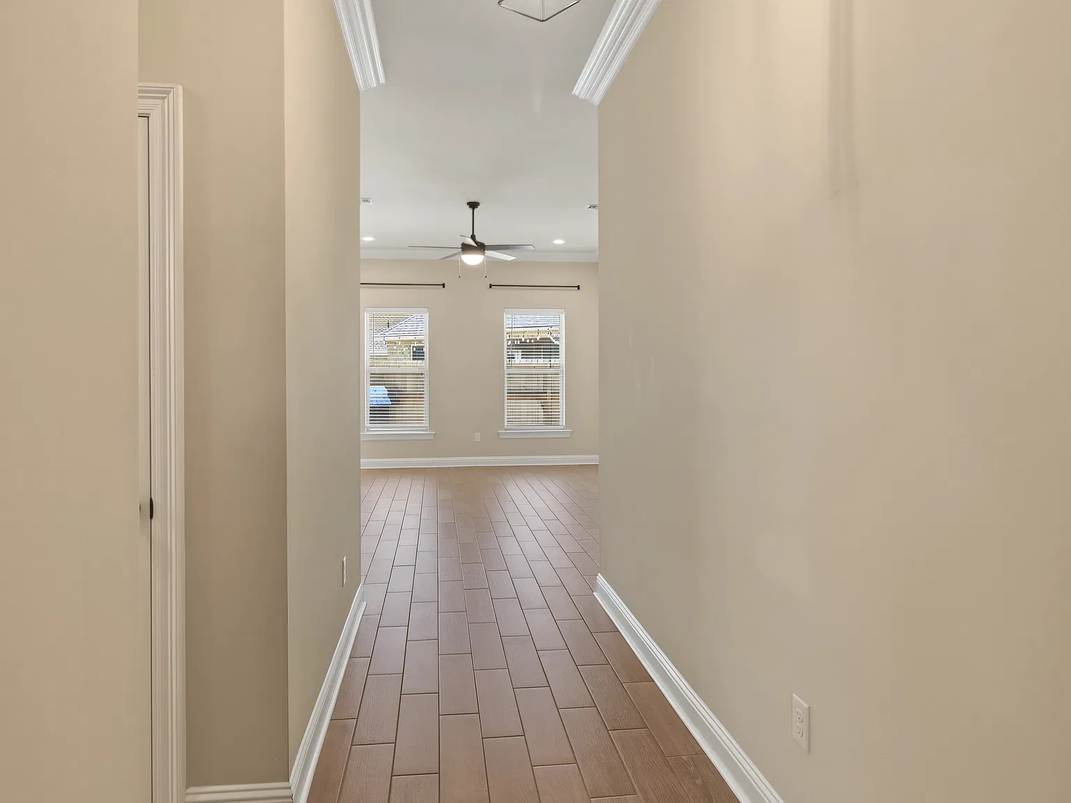 3 bed, 1624 sqft, $2,195 — Photo 2