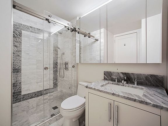 5th image of 200 E 94th St APT 605