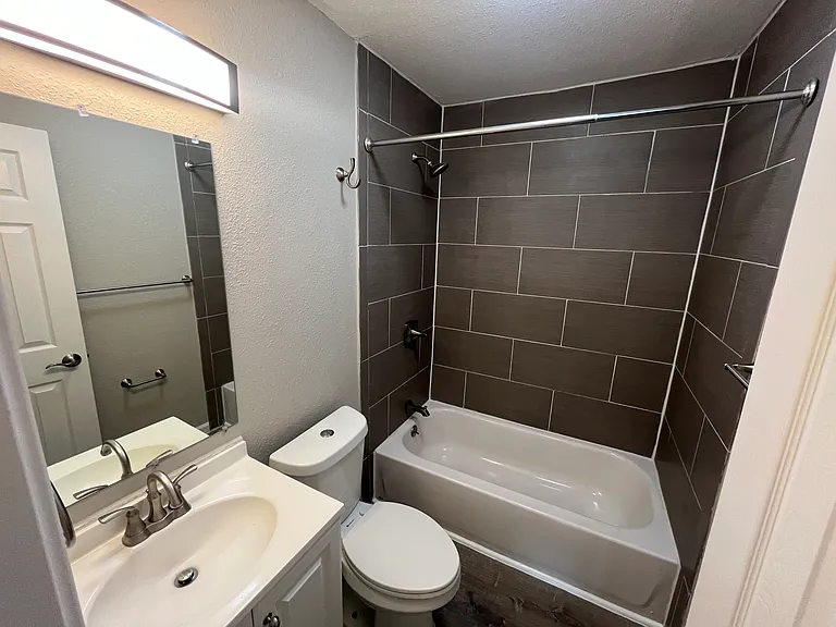 2100 Camden Dr — Photo 11