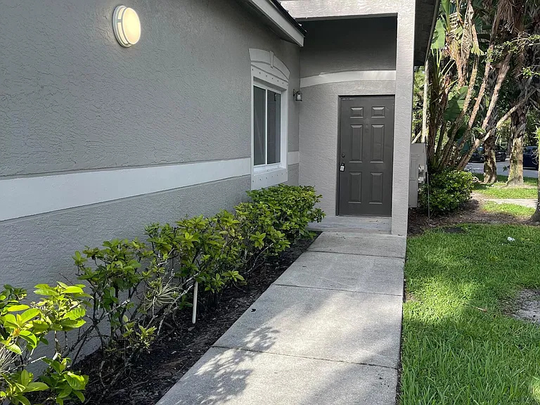 260 Crestwood Cir #106 — Photo 3