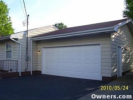 Attached 2 car garage